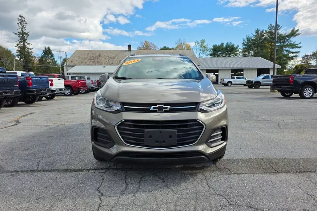 2022 Chevrolet Trax LT photo 1