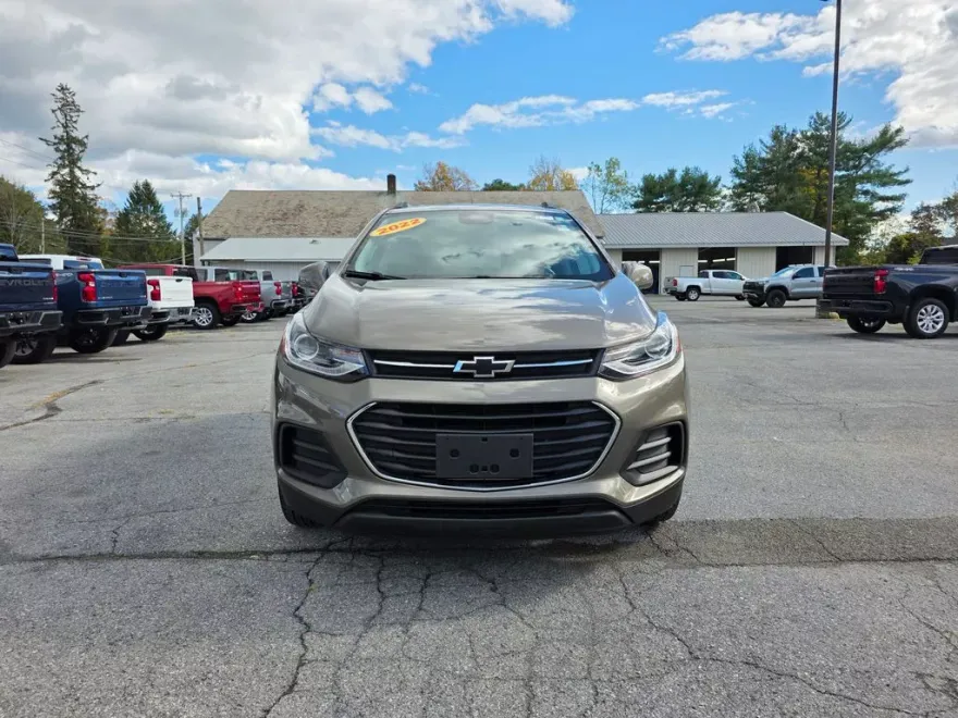 2022 Chevrolet Trax LT photo 1
