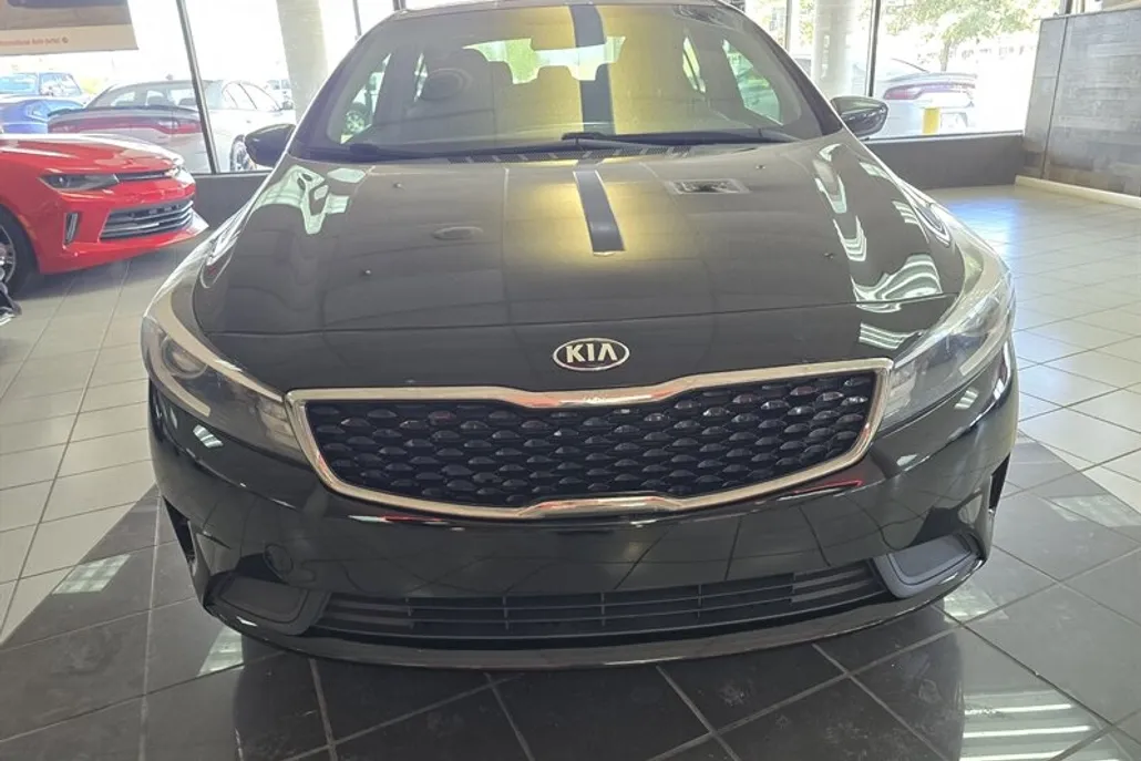 2017 Kia Forte LX Base photo 1