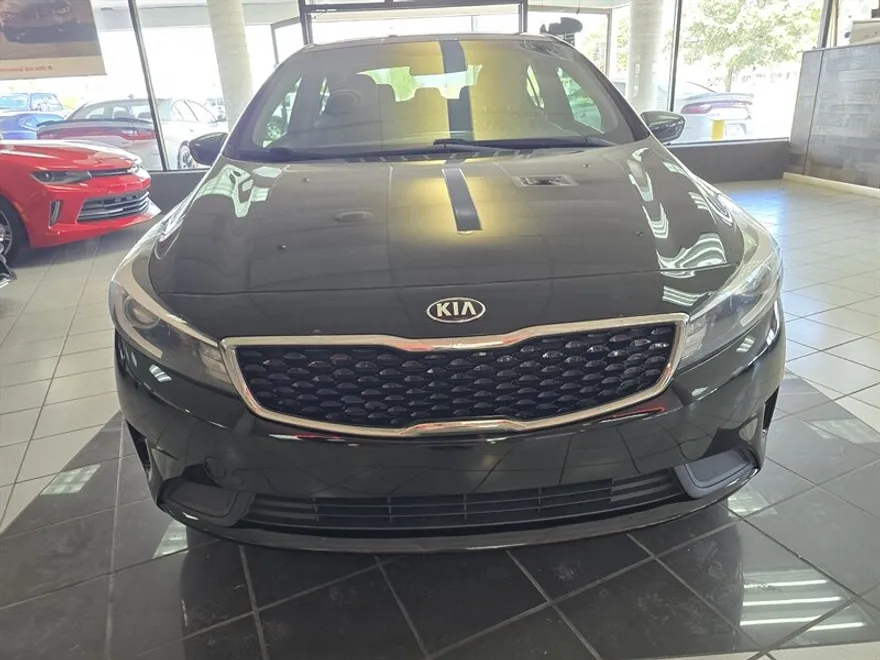2017 Kia Forte LX Base photo 1
