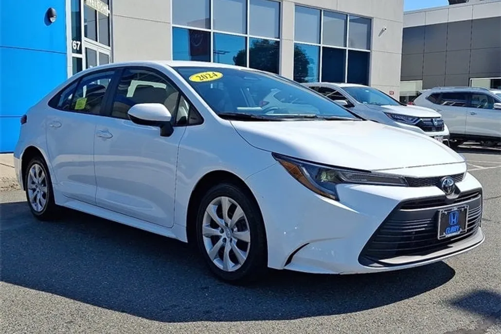 2024 Toyota Corolla LE photo 1