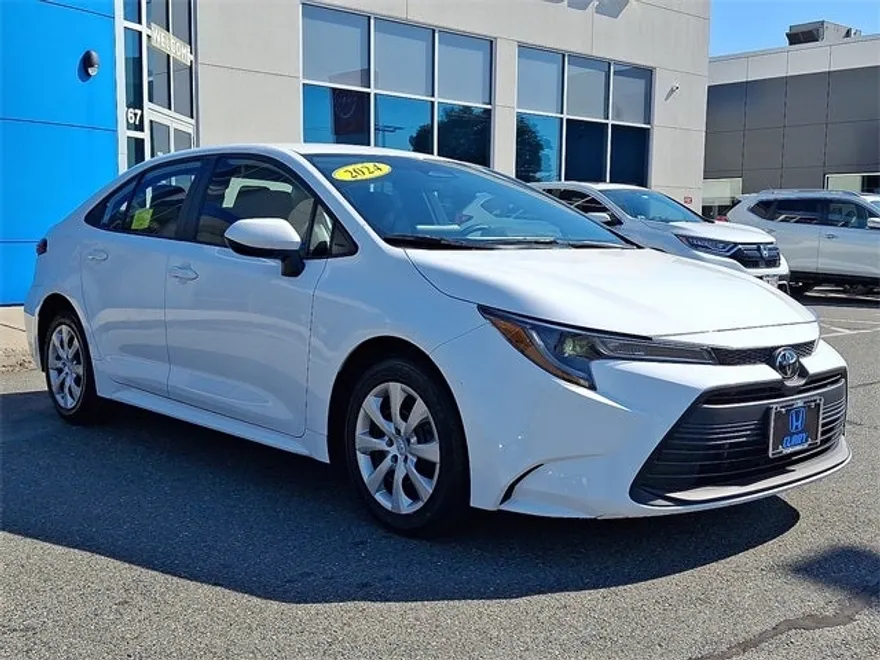2024 Toyota Corolla LE photo 1