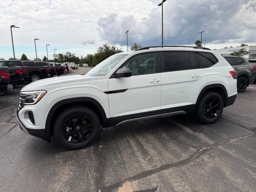 2025 Volkswagen Atlas Peak Edition SE photo 1