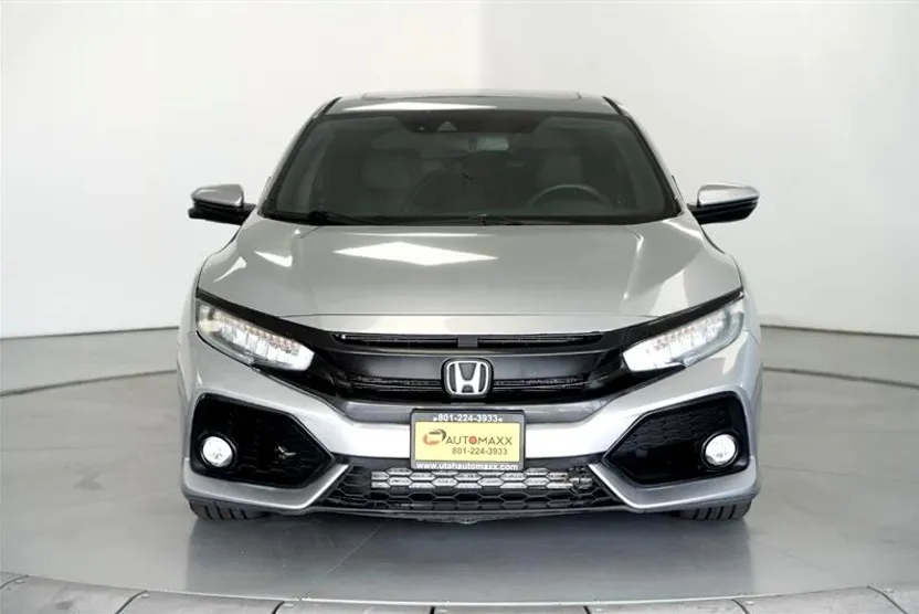 2018 Honda Civic Sport Touring photo 1