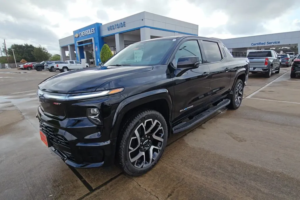 2024 Chevrolet Silverado EV RST photo 1
