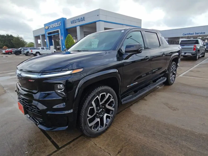 2024 Chevrolet Silverado EV RST photo 1