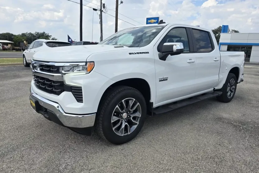 2025 Chevrolet Silverado 1500 LT photo 1