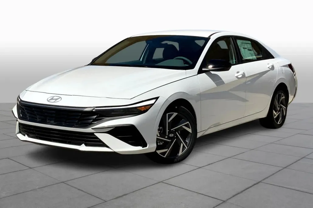 2025 Hyundai Elantra SEL Sport photo 1
