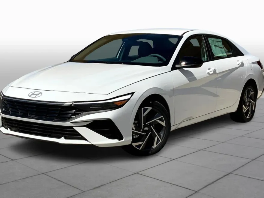2025 Hyundai Elantra SEL Sport photo 1