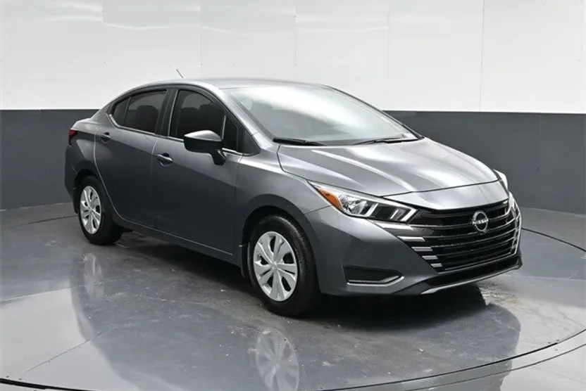 2024 Nissan Versa 1.6 S photo 1