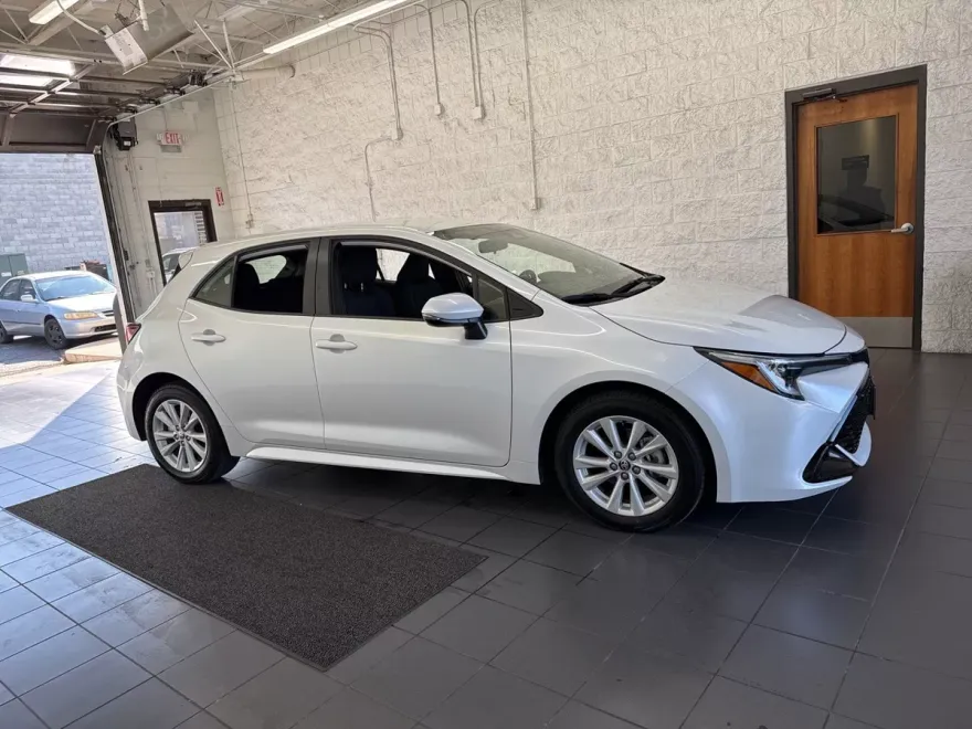 2024 Toyota Corolla SE photo 1