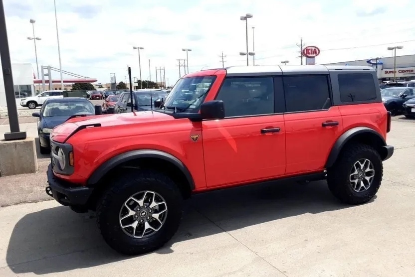 2024 Ford Bronco Badlands photo 1