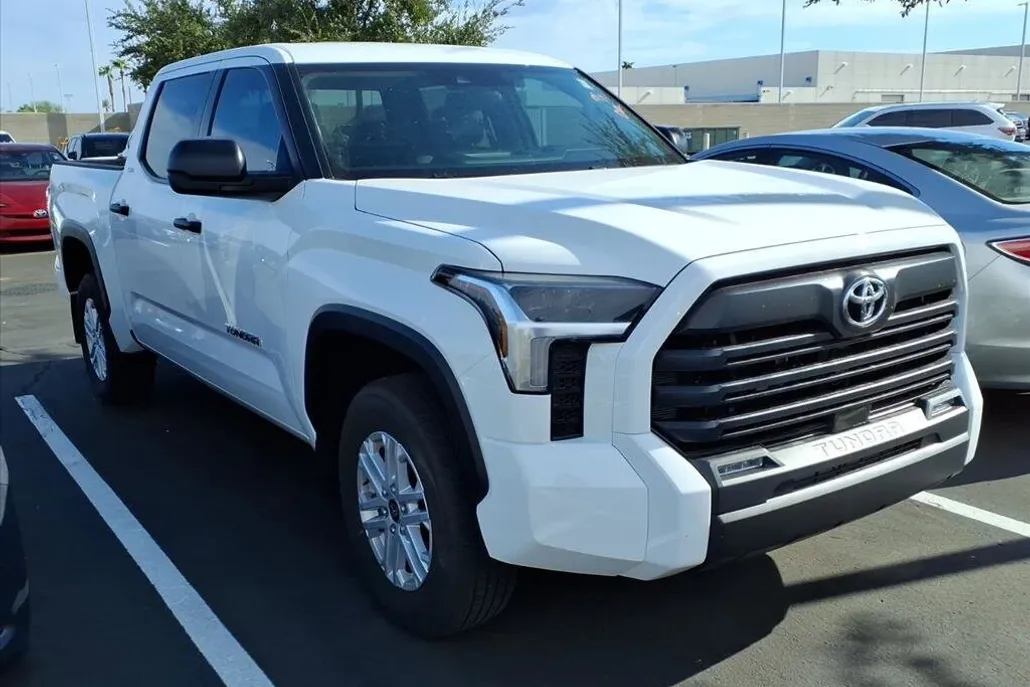 2024 Toyota Tundra SR5 photo 1