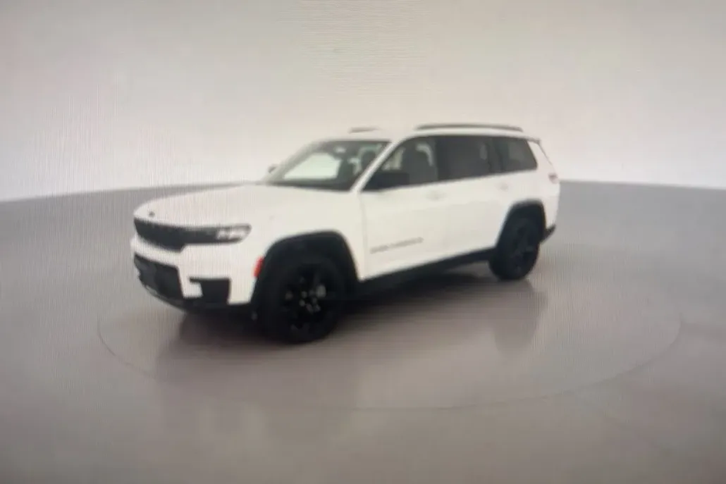 2023 Jeep Grand Cherokee Altitude photo 1