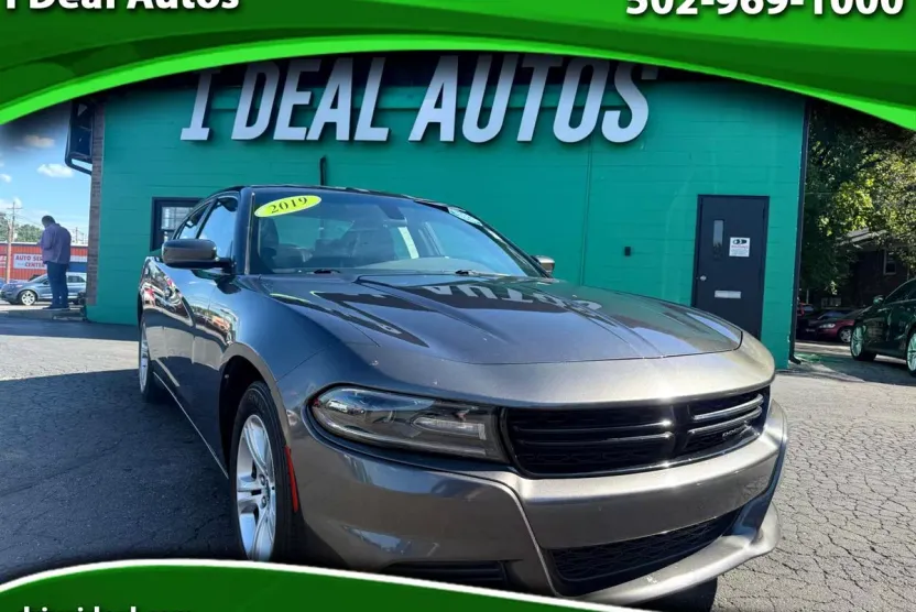 2019 Dodge Charger SXT photo 1