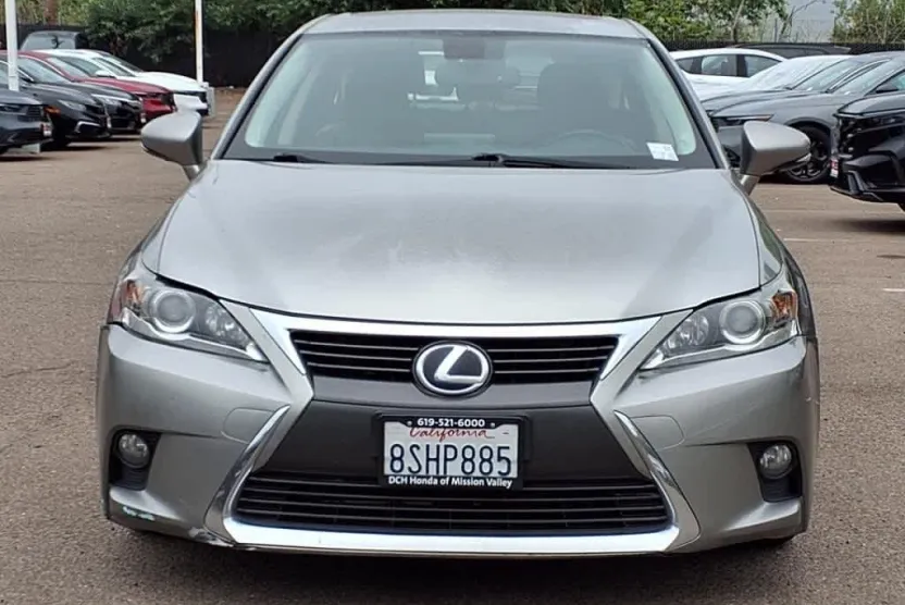 2017 Lexus CT 200h photo 1
