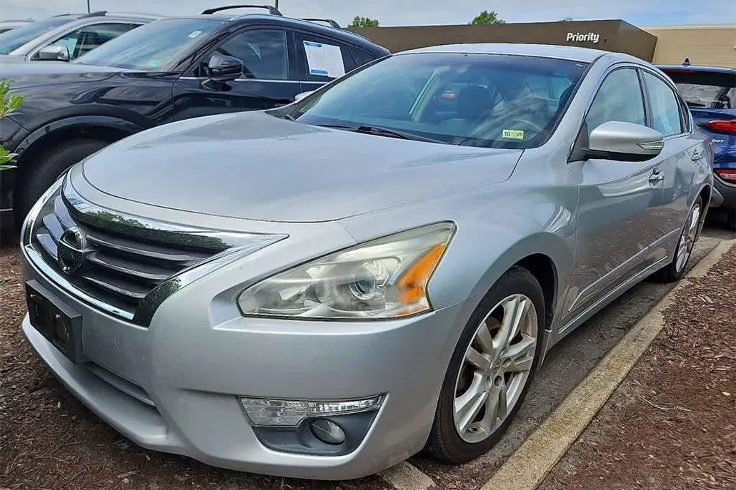 2013 Nissan Altima 3.5 SV photo 1