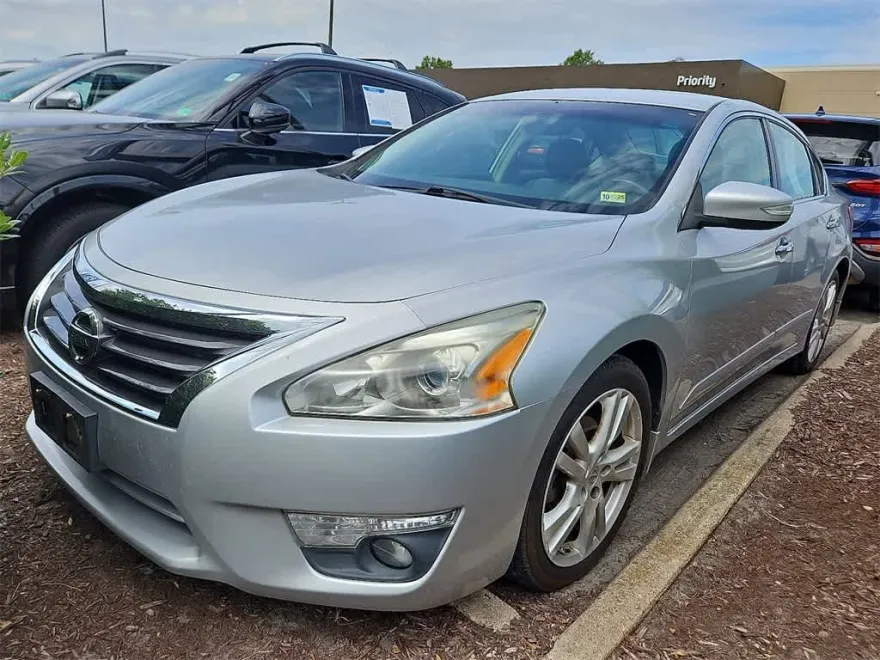 2013 Nissan Altima 3.5 SV photo 1