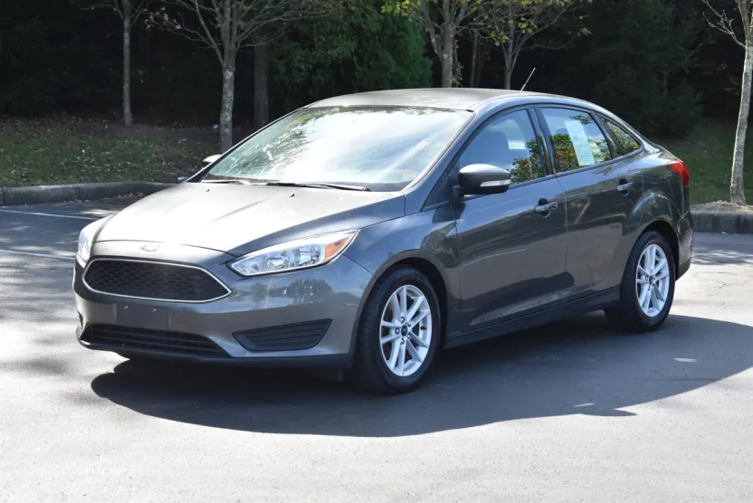 2017 Ford Focus SE photo 1