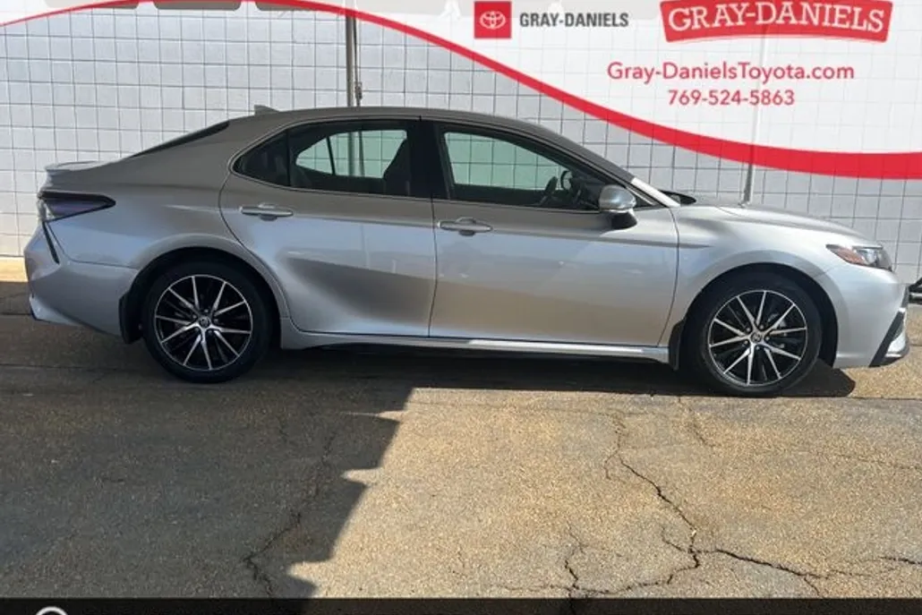 2024 Toyota Camry SE photo 1