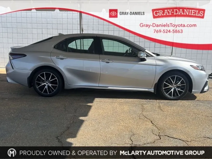 2024 Toyota Camry SE photo 1
