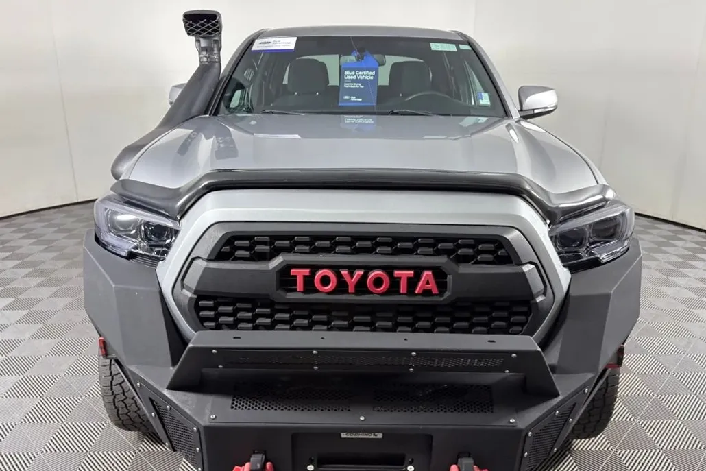 2017 Toyota Tacoma TRD V6 photo 1