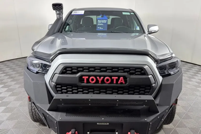 2017 Toyota Tacoma TRD V6 photo 1