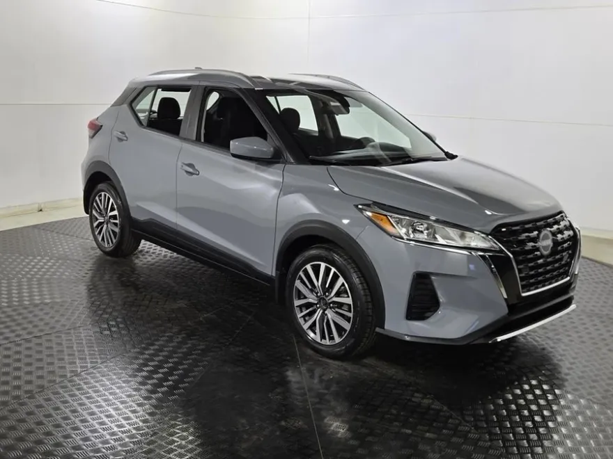 2024 Nissan Kicks SV photo 1