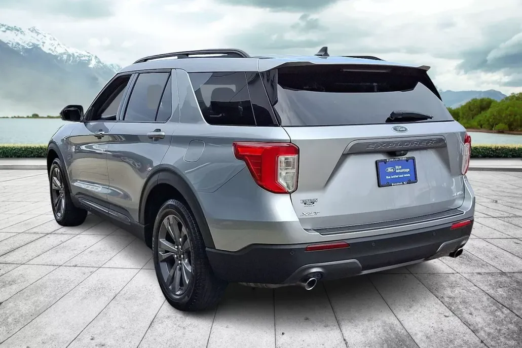 2022 Ford Explorer XLT photo 1