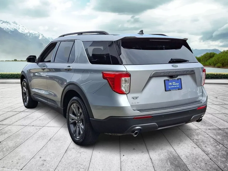 2022 Ford Explorer XLT photo 1