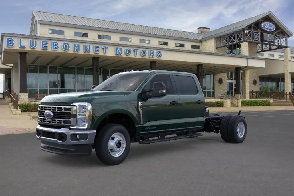 2025 Ford F-350 XL photo 1