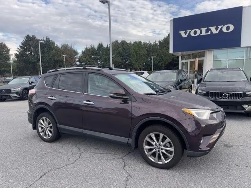 2018 Toyota RAV4 Limited photo 1