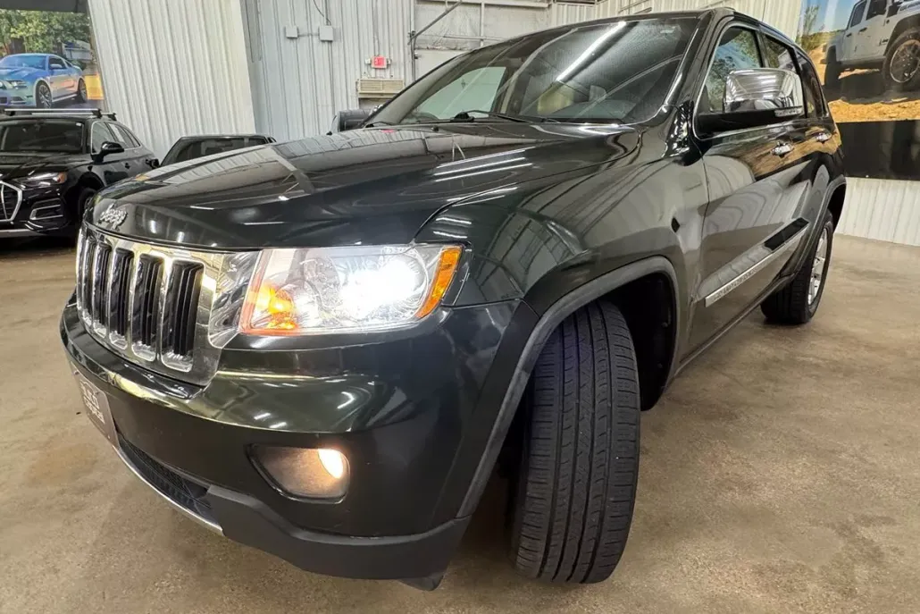 2011 Jeep Grand Cherokee Limited photo 1
