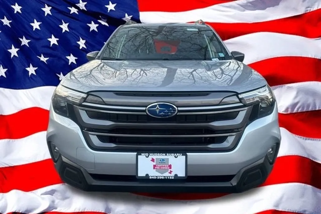 2025 Subaru Forester Premium photo 1