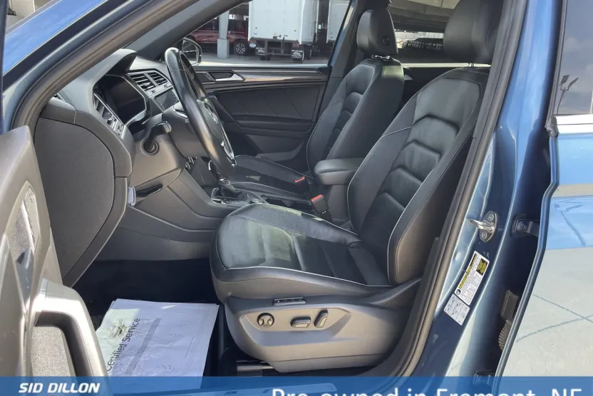 2019 Volkswagen Tiguan SEL Premium R-Line photo 1