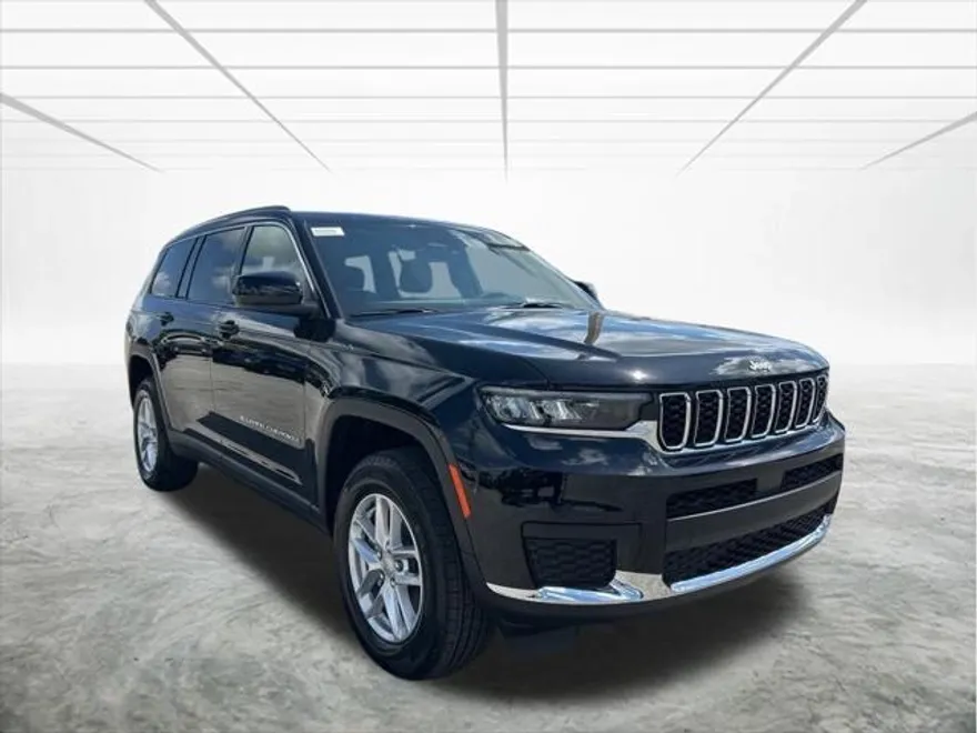 2025 Jeep Grand Cherokee Laredo photo 1