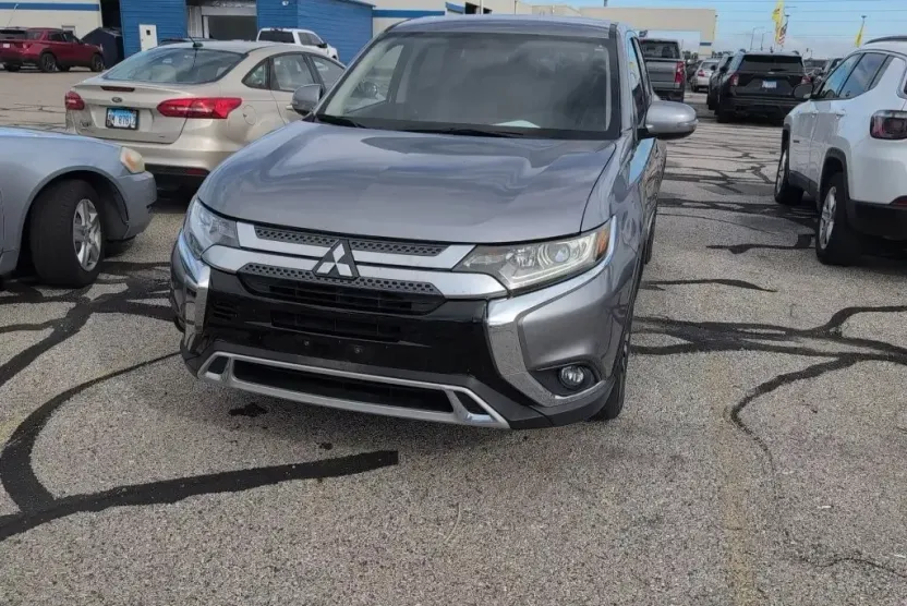2019 Mitsubishi Outlander SE photo 1