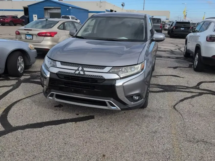 2019 Mitsubishi Outlander SE photo 1