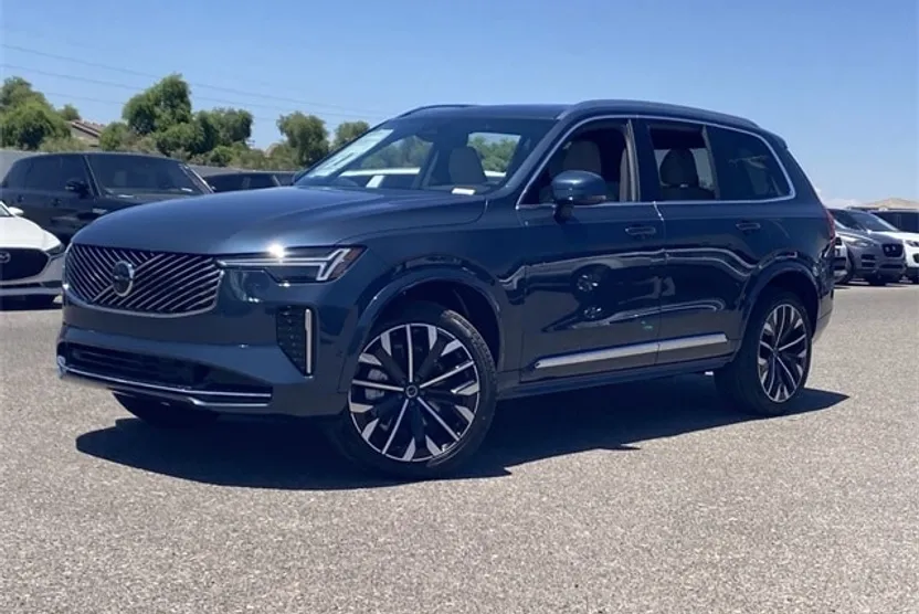2026 Volvo XC90 B5 Plus photo 1