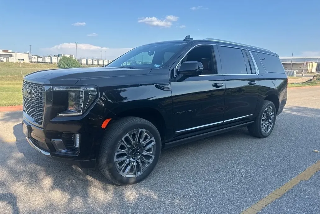 2024 Gmc Yukon XL Denali Ultimate photo 1