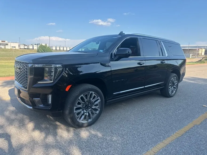 2024 Gmc Yukon XL Denali Ultimate photo 1