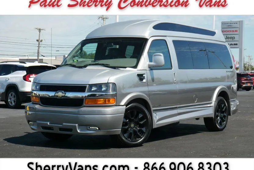 2023 Chevrolet Express 2500 Cargo photo 1