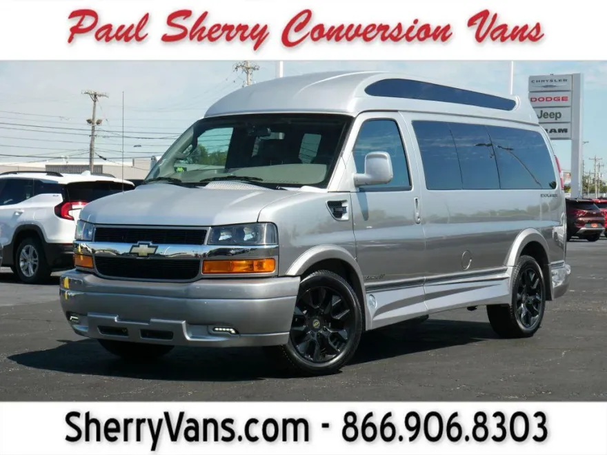 2023 Chevrolet Express 2500 Cargo photo 1