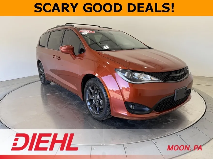 2018 Chrysler Pacifica Touring L photo 1