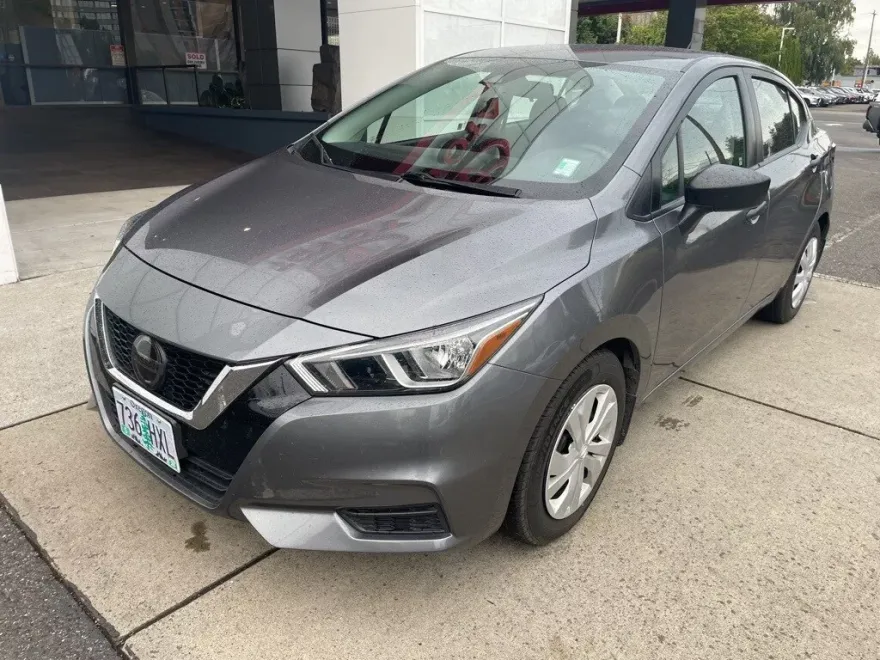 2020 Nissan Versa 1.6 S photo 1