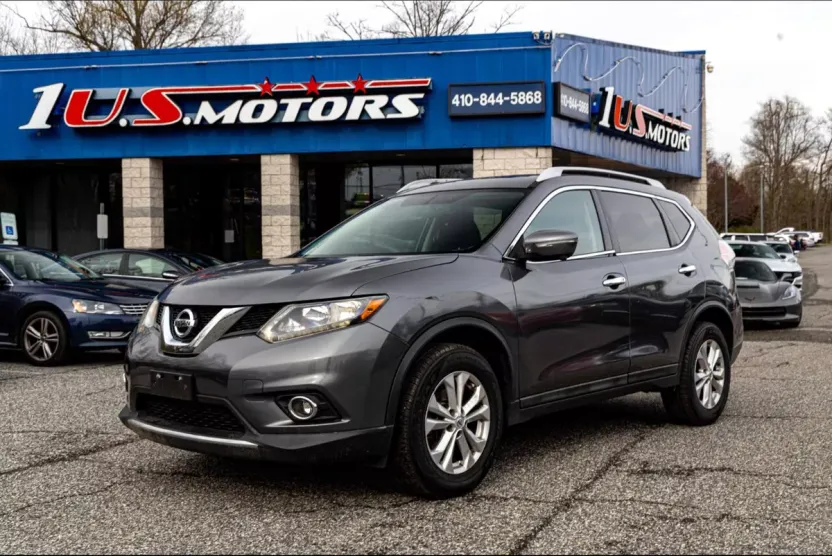 2015 Nissan Rogue SV photo 1