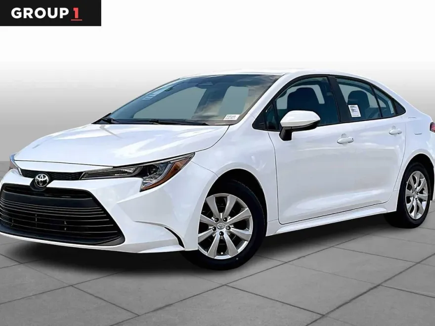 2026 Toyota Corolla LE photo 1