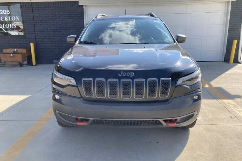 2019 Jeep Cherokee Trailhawk photo 1