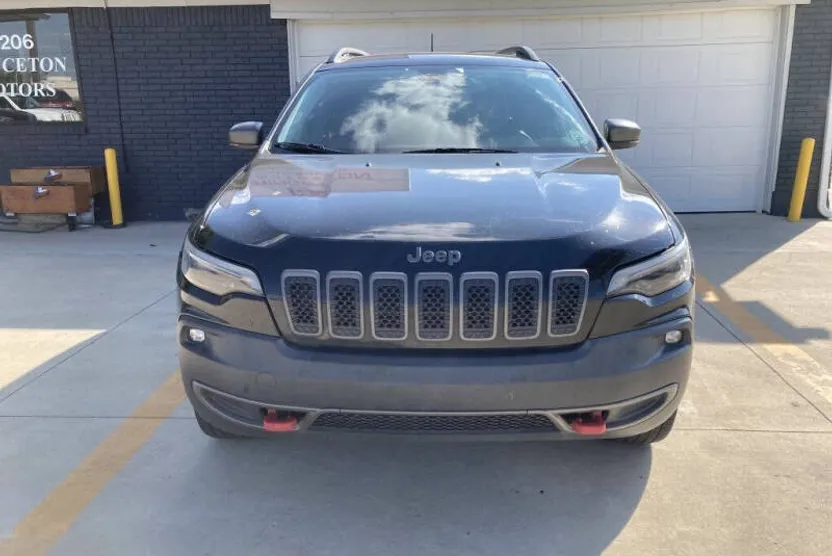 2019 Jeep Cherokee Trailhawk photo 1