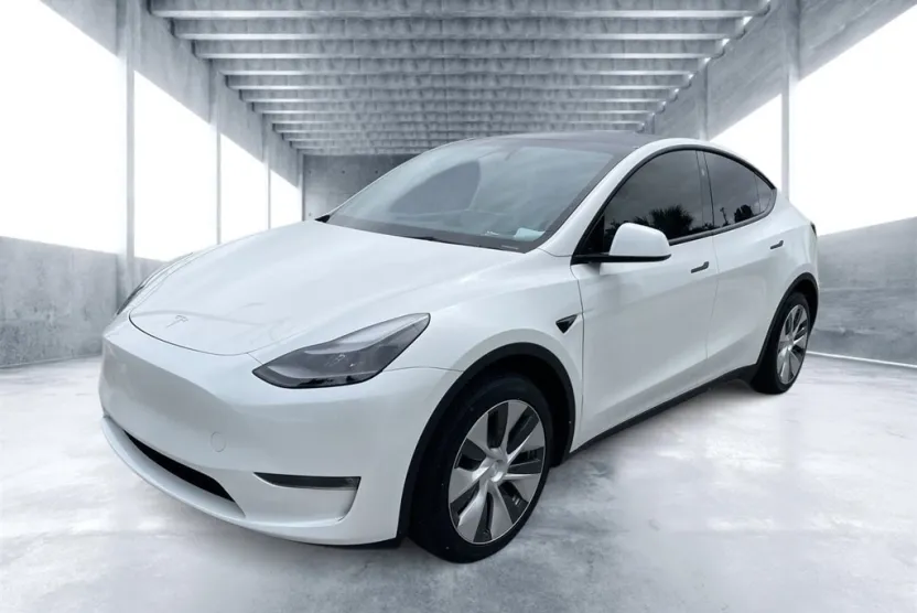 2023 Tesla Model Y Long Range photo 1